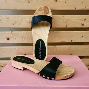 NWT Intentionally Blank Coffee Wood Clog Sandal Sz 7